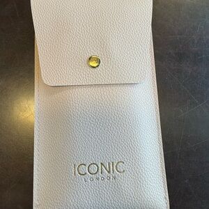 ICONIC London Cream Pouch with Gold Button and 4 Makeup Brushes